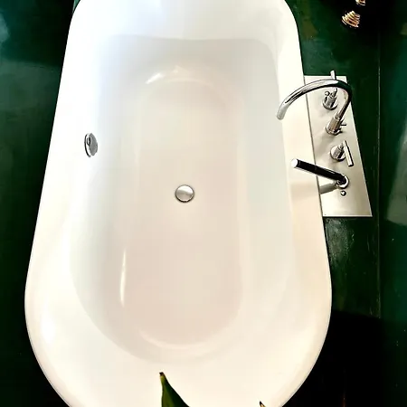 Villareja - Grosszuegige Panorama-suite Mit Dolomitenblick, Terrasse Und Designbad Mit Freistehender Badewanne Apartmán Bolzano