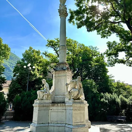 Villareja - Grosszuegige Panorama-suite Mit Dolomitenblick, Terrasse Und Designbad Mit Freistehender Badewanne Apartmán